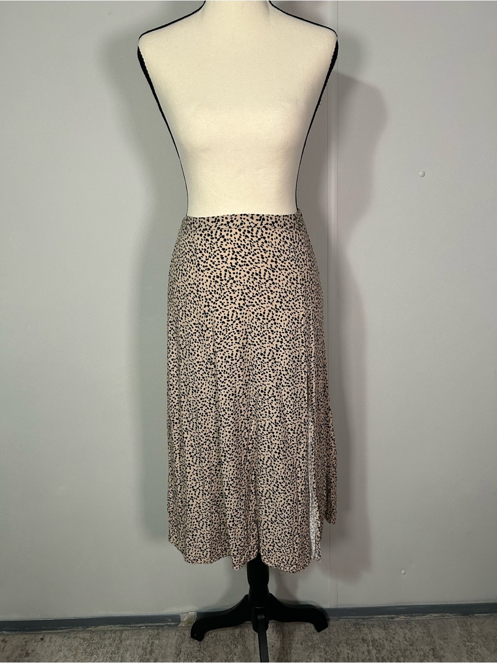 American Eagle Outfitters Beige and Black Printed Midi Skirt
